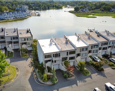 57 Bridgewaters Drive - Photo Thumbnail 8