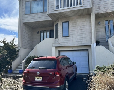 57 Bridgewaters Drive - Photo Thumbnail 2