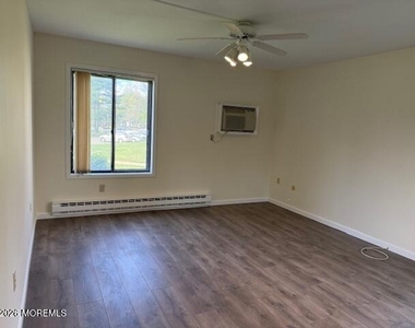 113 Amberly Drive - Photo Thumbnail 8