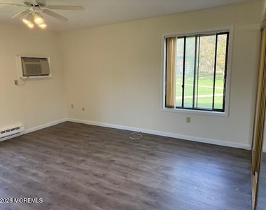 113 Amberly Drive - Photo Thumbnail 7