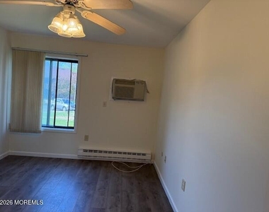 113 Amberly Drive - Photo Thumbnail 6