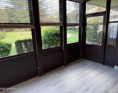 113 Amberly Drive - Photo Thumbnail 11