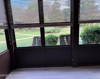 113 Amberly Drive - Photo Thumbnail 10