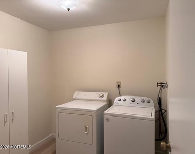 113 Amberly Drive - Photo Thumbnail 9