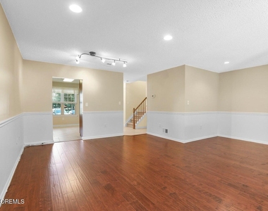 7 Stuart Drive - Photo Thumbnail 8