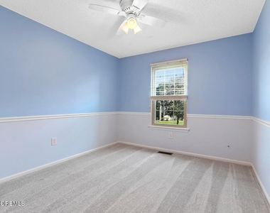 7 Stuart Drive - Photo Thumbnail 13