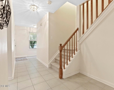 7 Stuart Drive - Photo Thumbnail 2