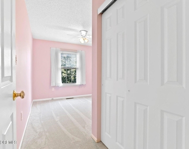 7 Stuart Drive - Photo Thumbnail 12