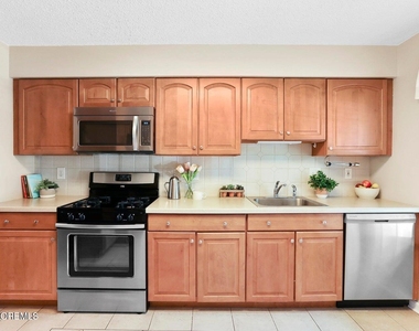 7 Stuart Drive - Photo Thumbnail 5