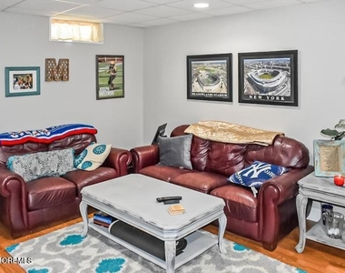 309 Holly Boulevard - Photo Thumbnail 6