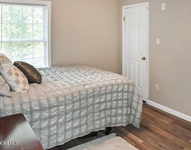 309 Holly Boulevard - Photo Thumbnail 24