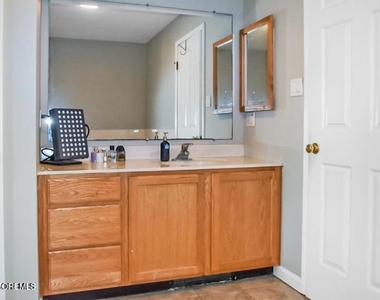 309 Holly Boulevard - Photo Thumbnail 18