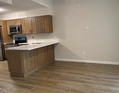 78 Malibu Drive - Photo Thumbnail 3