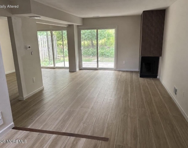 78 Malibu Drive - Photo Thumbnail 5