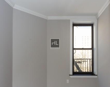 W 52nd St. - Photo Thumbnail 4