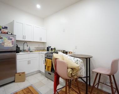 818 Marcy Avenue - Photo Thumbnail 3