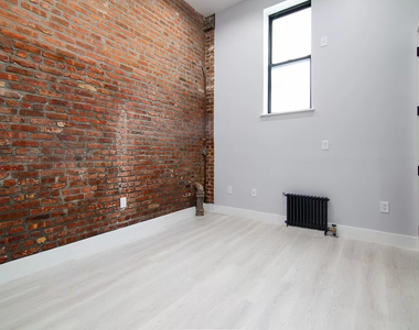 Stanton Street - Photo Thumbnail 1
