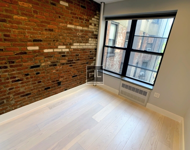 Stanton Street - Photo Thumbnail 5