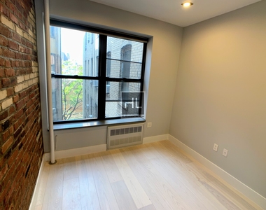 Stanton Street - Photo Thumbnail 4