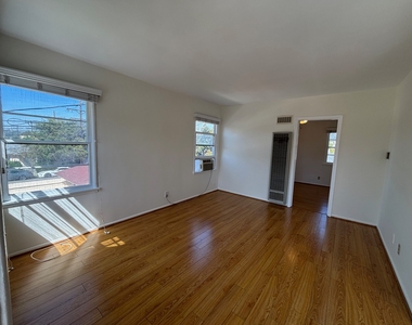 373 Myrtle Street - Photo Thumbnail 3