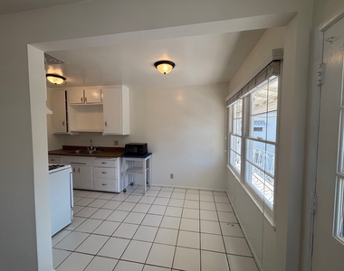 373 Myrtle Street - Photo Thumbnail 8