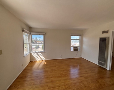 373 Myrtle Street - Photo Thumbnail 4