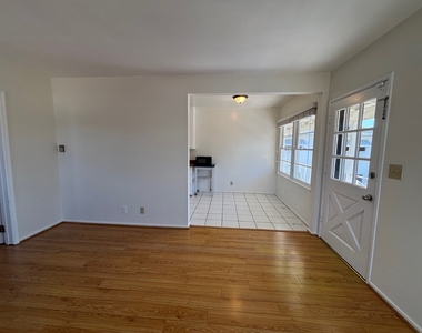 373 Myrtle Street - Photo Thumbnail 7