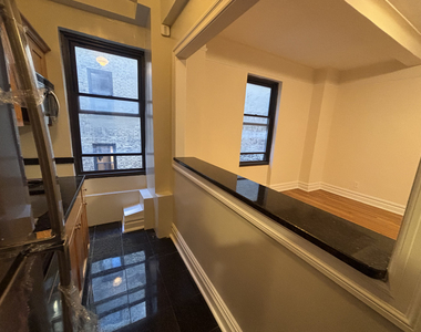 East 11th street - Photo Thumbnail 2