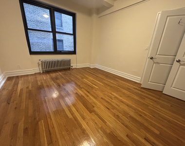 East 11th street - Photo Thumbnail 5