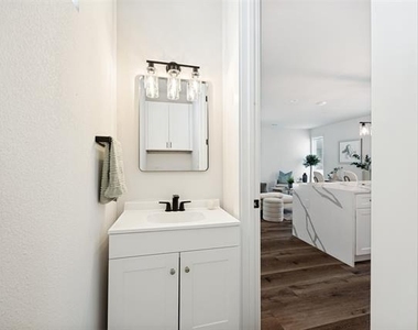 5637 Live Oak Street - Photo Thumbnail 9
