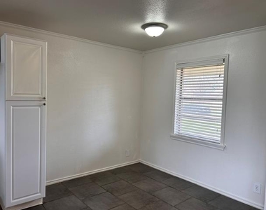 3622 Gray Drive - Photo Thumbnail 4