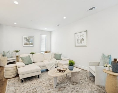 5633 Live Oak Street - Photo Thumbnail 3