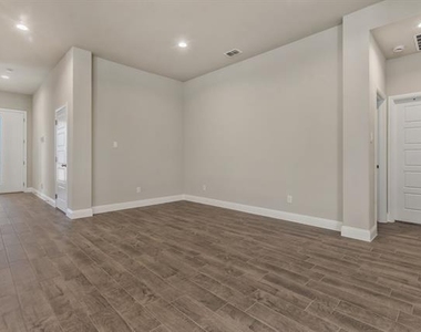 2605 Starling Street - Photo Thumbnail 9