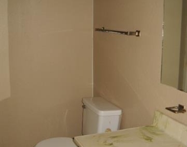 925 Minter Lane - Photo Thumbnail 7