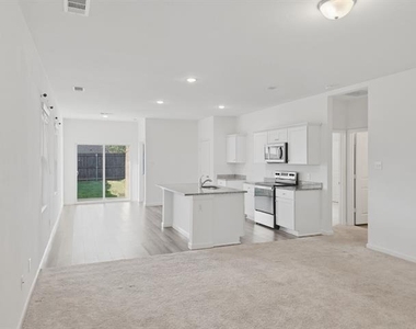 410 Forest Street - Photo Thumbnail 4