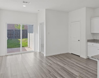 410 Forest Street - Photo Thumbnail 7