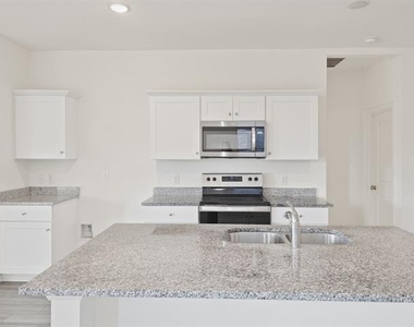 410 Forest Street - Photo Thumbnail 6