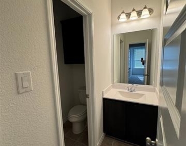 504 Saddle Lane - Photo Thumbnail 15