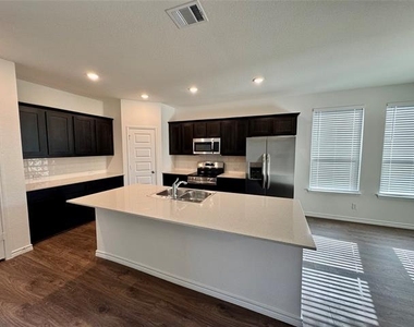 504 Saddle Lane - Photo Thumbnail 2