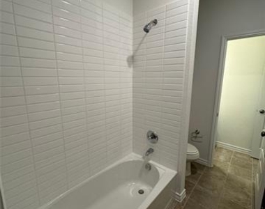 504 Saddle Lane - Photo Thumbnail 14