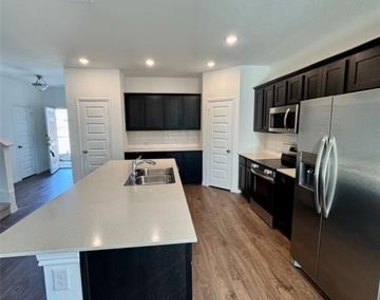 504 Saddle Lane - Photo Thumbnail 3