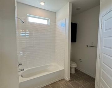 504 Saddle Lane - Photo Thumbnail 10