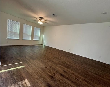 504 Saddle Lane - Photo Thumbnail 7