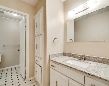 3101 Duck Creek Parkway - Photo Thumbnail 13