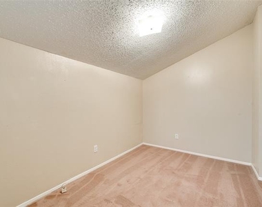 3101 Duck Creek Parkway - Photo Thumbnail 15