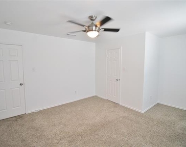 928 Oakcrest Drive - Photo Thumbnail 24