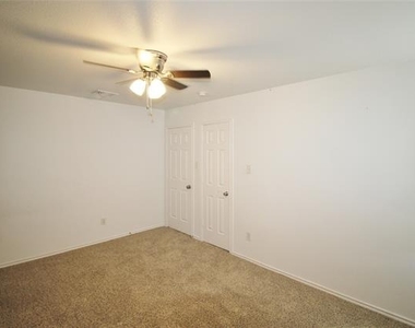 928 Oakcrest Drive - Photo Thumbnail 28