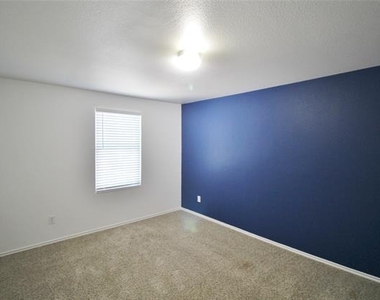 928 Oakcrest Drive - Photo Thumbnail 25