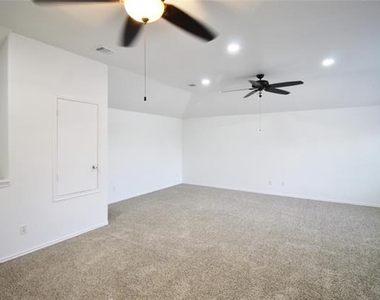 928 Oakcrest Drive - Photo Thumbnail 21