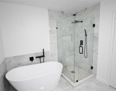 928 Oakcrest Drive - Photo Thumbnail 17